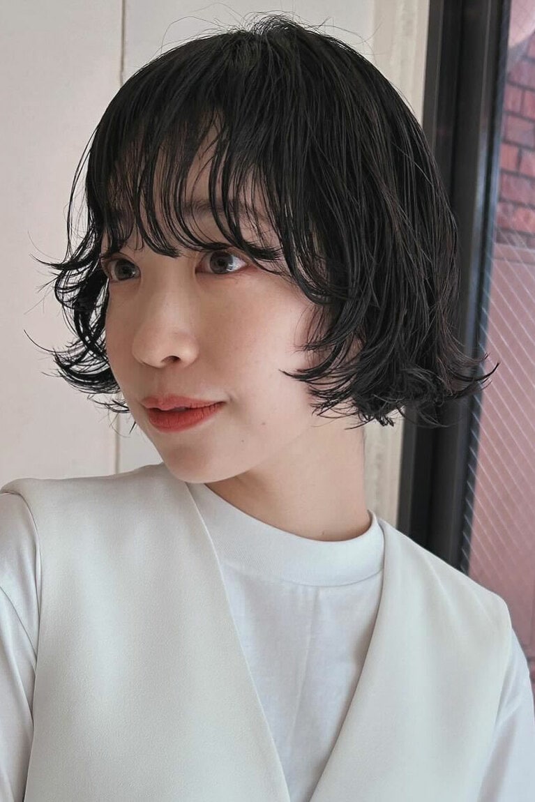 “うねり”をいかすニュアンスパーマボブ。