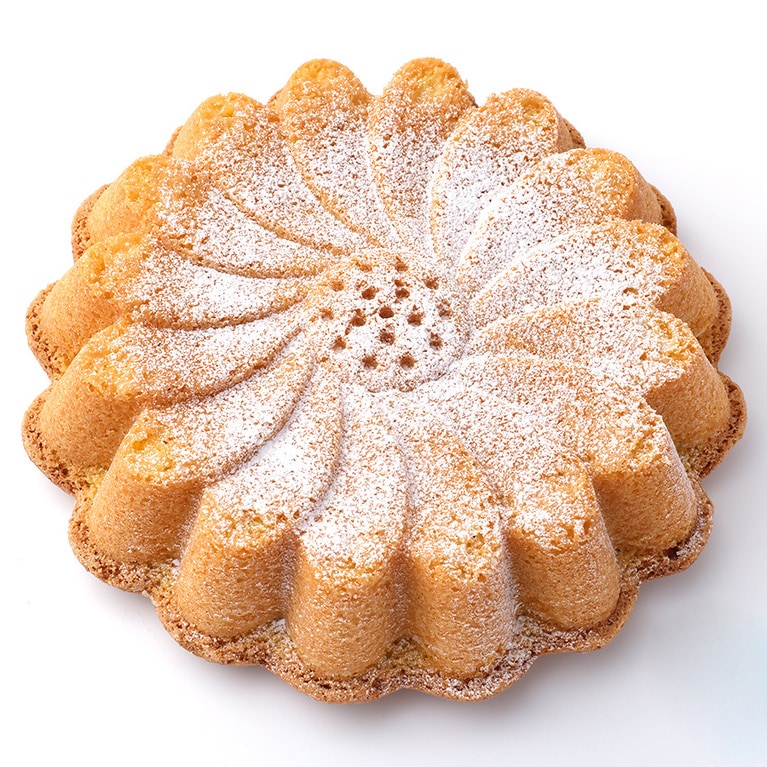 ガトー・ドゥ・ジェーヌ 2,500円。しっとり、リッチなアーモンドの焼き菓子。