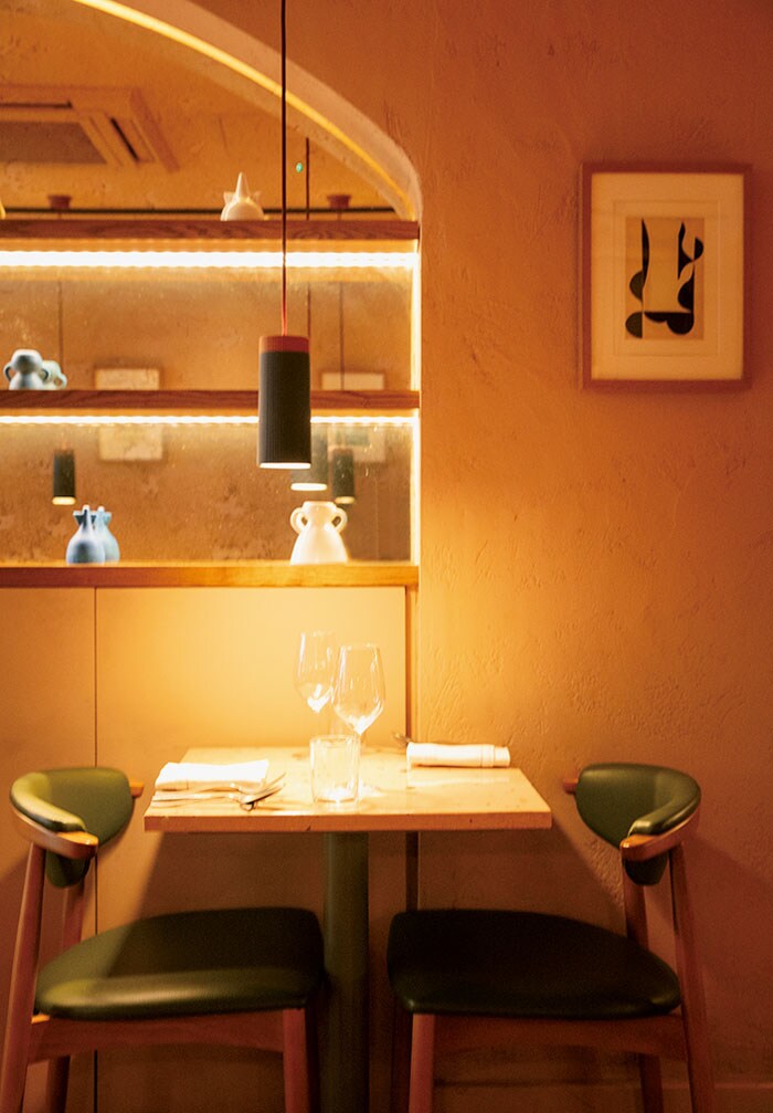 店内のインテリアやアートはアフリカのアーティストたちの作品が中心。