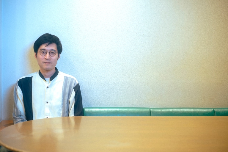ヌトミックを主宰する額田大志さん。