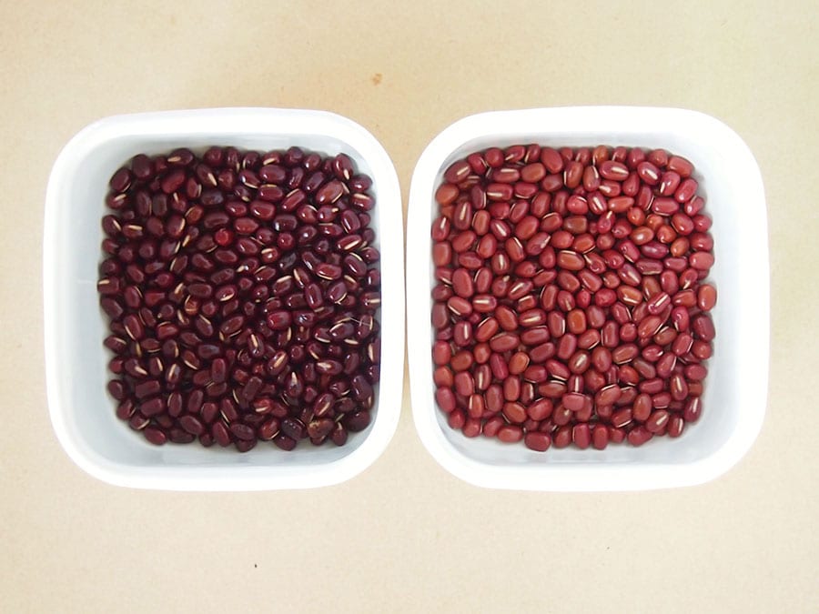 (3) 右が加熱前の小豆、左が加熱後の小豆です。煎りすぎると焦げた香りがついてしまうので、注意しましょう。