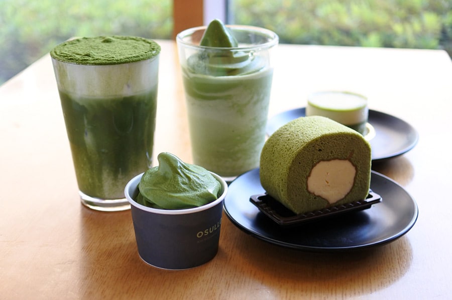 緑茶スイーツ、いろいろ。緑茶ミルクスプレッドは人気のお土産。