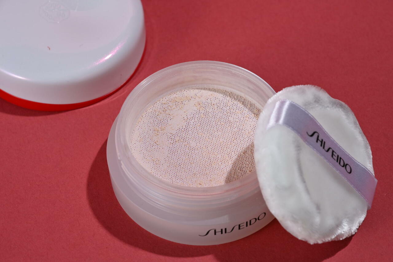 微粒子パウダーの一粒一粒を美容成分でコーティング。