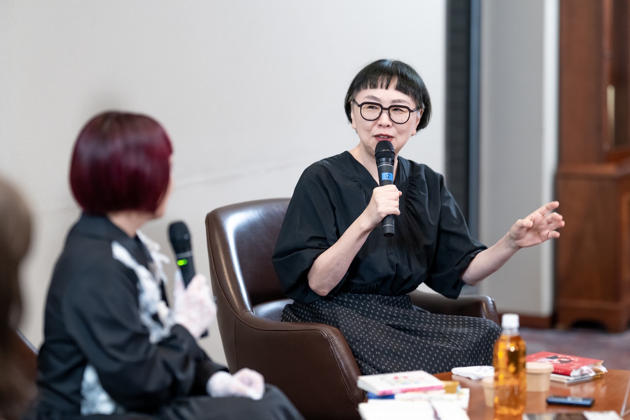 左：千早茜さん　右：福田里香さん。