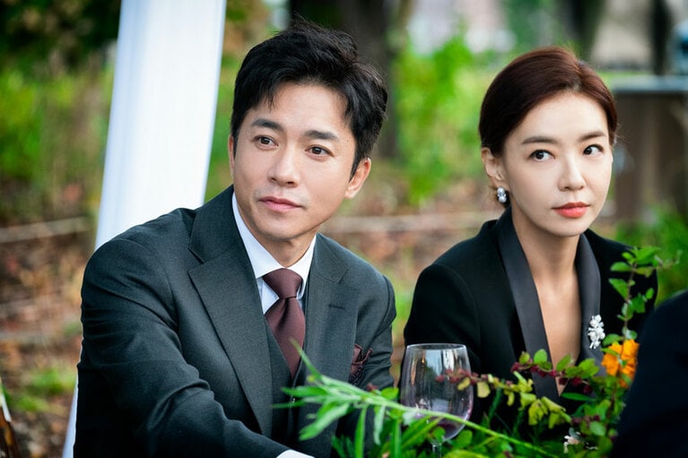 大ヒットドラマ「愛の不時着」での演技も光っていたキム・ヨンミンも登場。 ©JTBC studios & Jcontentree corp All rights reserved Based upon the original series “Doctor Foster” produced by Drama Republic for the BBC, distributed by BBC Worldwide