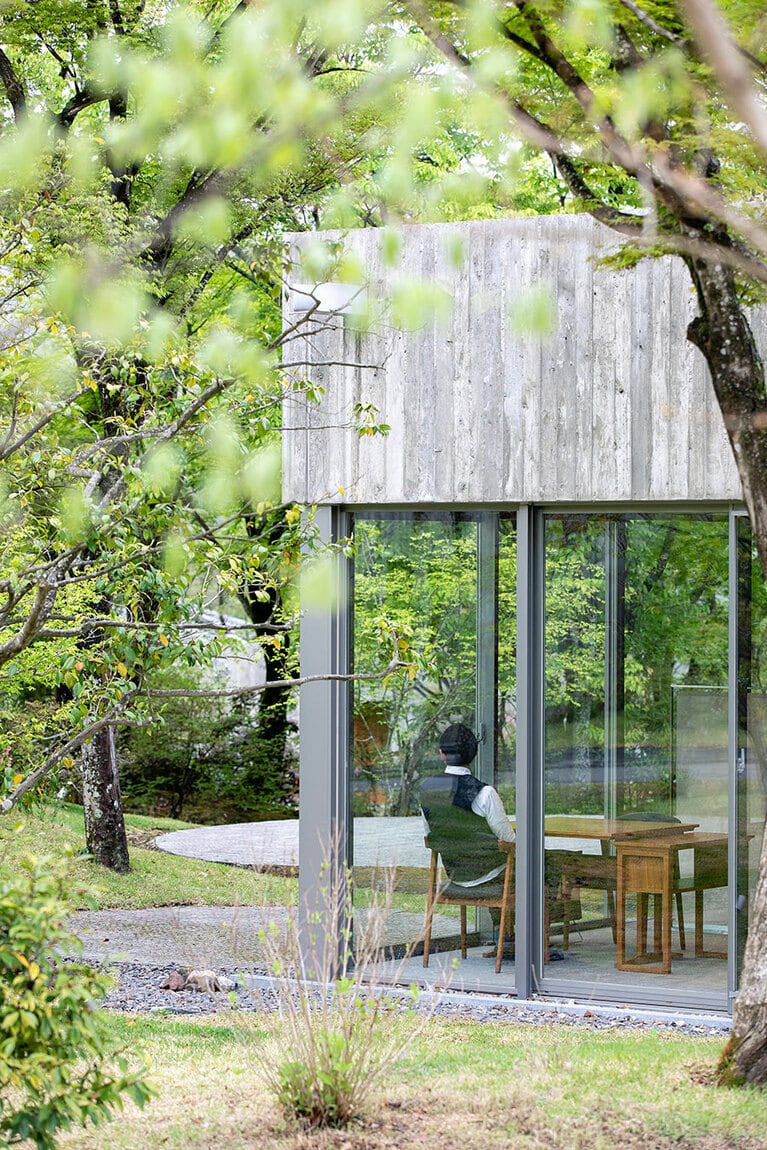 人が奏でるざわめきや、スタッフがきびきびと働くムードが好きという高田さん。レストラン棟はホールをあえて大きくした。