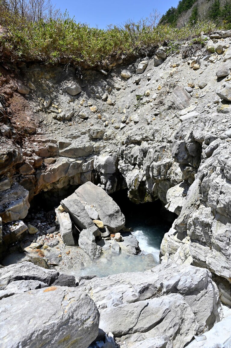 洞窟を振り返るとこんな感じ。頑張った！