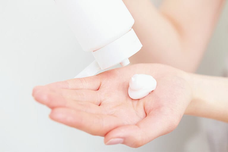 容器に表示された適量を守って使い、スタートからすすぎ終わりまで1分以内を目安に。