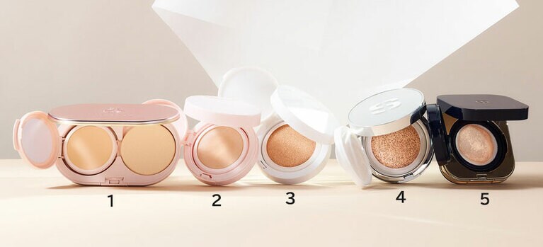 1：エクラタン ジェル ファンデーション S SPF25・PA++ 全5色 6,380円／ポール＆ジョー ボーテ 
2：エスプリーク アクアリー スキンウェア SPF50・PA++++ 全3色 4,400円(編集部調べ)／コーセー 
3：バイユア セラムフィット フルカバー グロークッション SPF40・PA++ 全4色 3,960円／Hamee 
4：フィトブラン クッション ファンデーション SPF50+・PA++++ 全5色 14,300円／シスレー 
5：タンクッションエクラ ナチュレル SPF25・PA+++ 全6色 11,000円(編集部調べ)［3/21発売］／クレ・ド・ポー ボーテ 
※価格はすべてケース込み