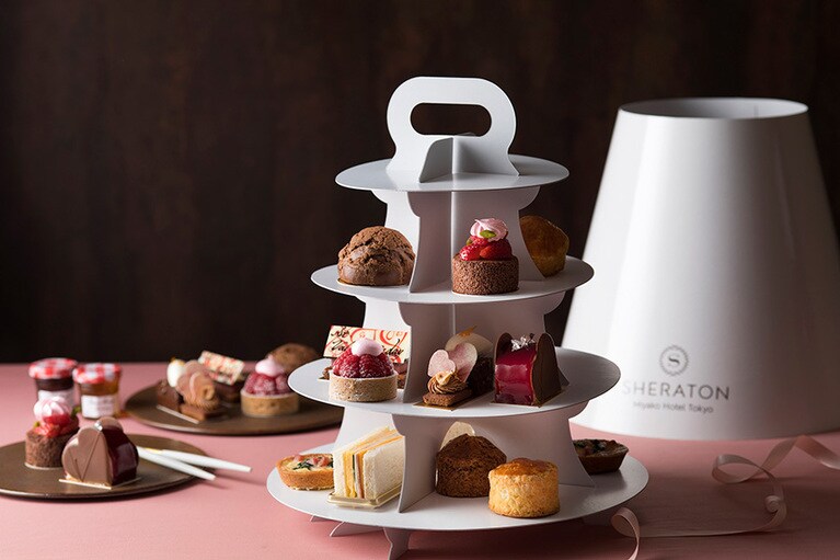 「バレンタイン アフタヌーンティー」(2名様分) 8,000円(税込)。