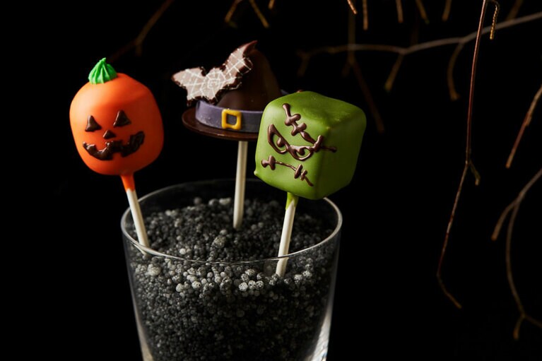 ハロウィンロリポップ(3個) 1,300円。フランケンシュタイン(抹茶)、ウィッチハット(チョコレート)、ジャック・オー・ランタン(パンプキン)