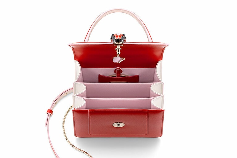 サイズはW18×H15×D9.5cm。