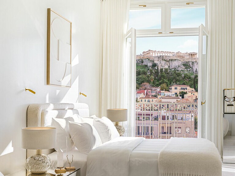 絶景を望む“アクロポリス・ジュニア・スイート”。