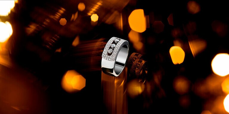 シグネチャーコレクションのMove(ムーヴ)から、ムーヴ ノア パヴェ リングＬ 560,000円。