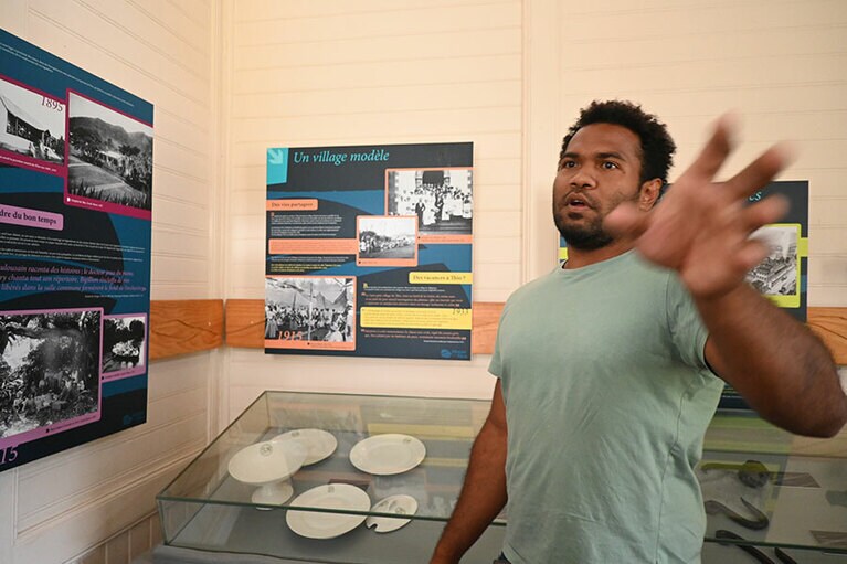 ステンレスの原料やメッキに使われるニッケル。その産業の歴史など、博物館ではニッケルについての知識を学べます。スタッフも熱く語ります。