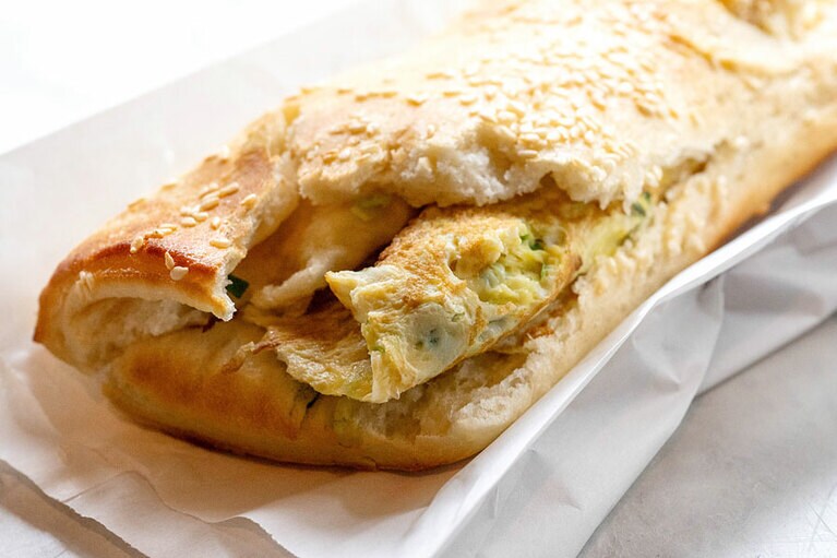 「厚餅夾蛋」50元。