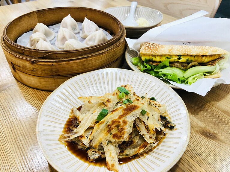 朝ごはんなのに、ついつい食べすぎてしまいます。