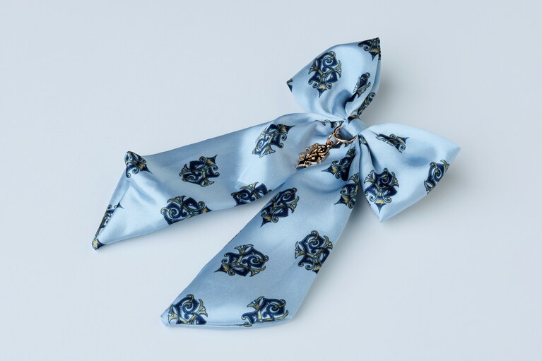 リボンのシルエットがキュート。