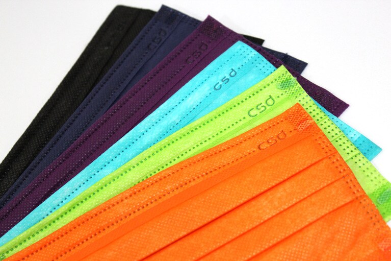 こちらはブランドを象徴するシリーズ「百搭素色−時尚系(Stylish Series)」のマスク。徴収令下で増産はできないが、カラーラインナップは今後も増やしていくという