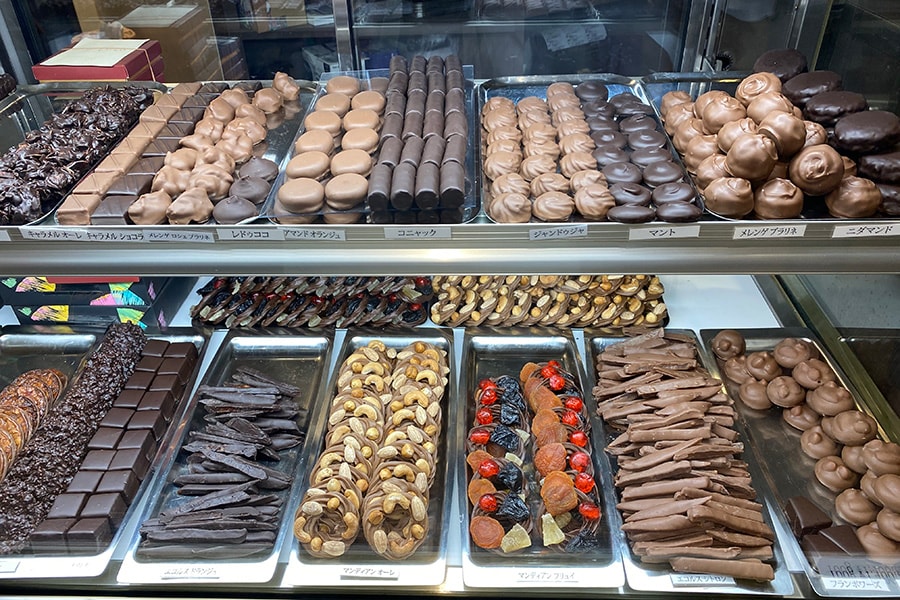 「ア ラ ミニュット」では各種ショコラも販売しています。