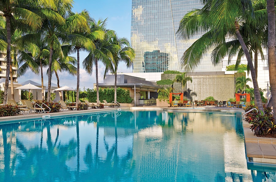 「ラテン エスケープ」は、「フォーシーズンズ ホテル マイアミ」からスタート。