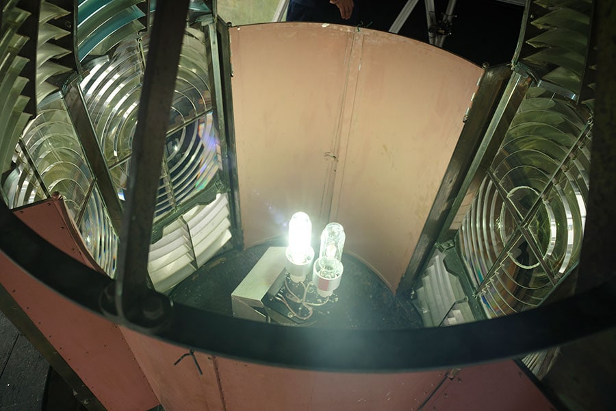 現在、樫野埼灯台にはフレネルレンズが設置されている。