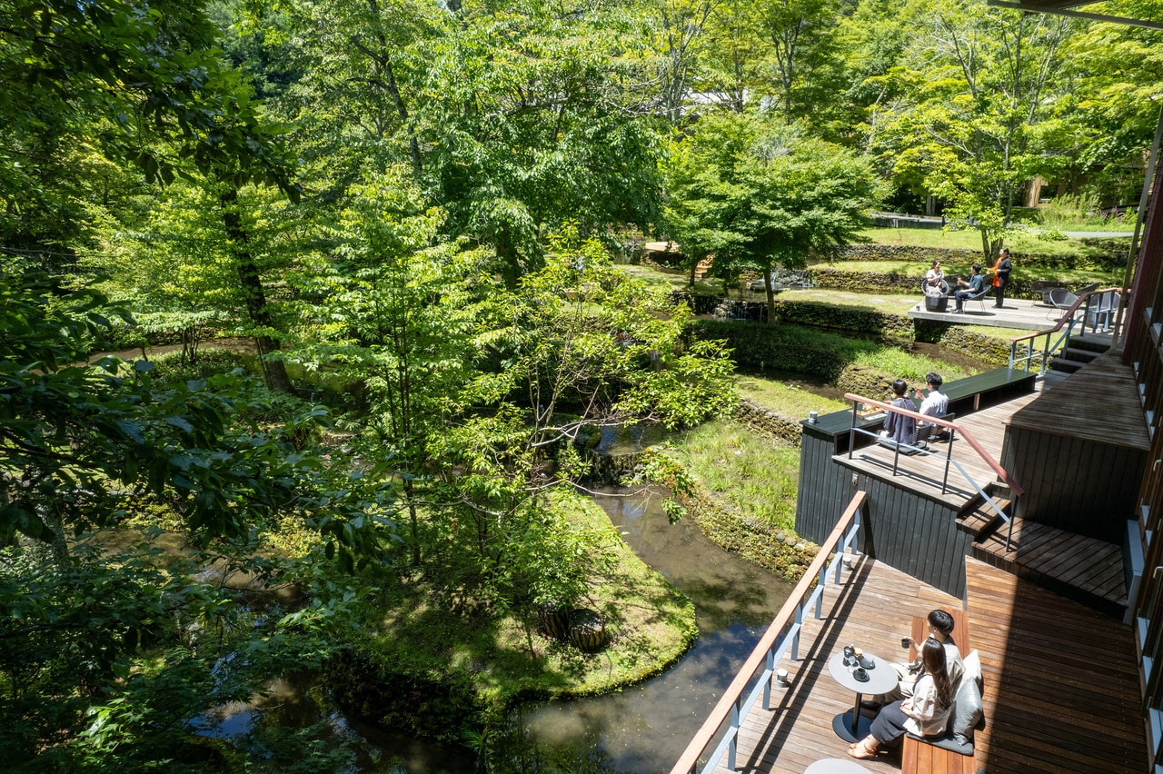 「涼風の八つどき」は宿泊者を対象に、7月1日（水）から8月31日（月）までの、13:00から棚田ラウンジで提供される。1名 2,662円（税・サービス料込）で、予約は前日18:00までに公式サイトで行う。