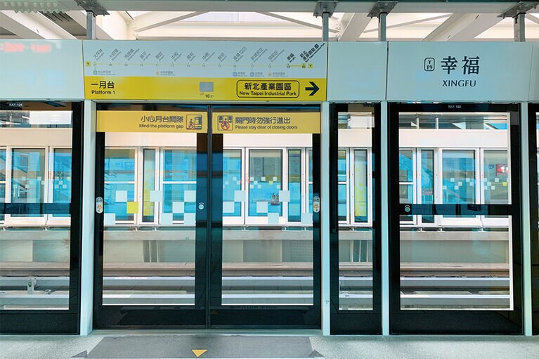 ネーミングもほっとする「幸福駅」のホーム。