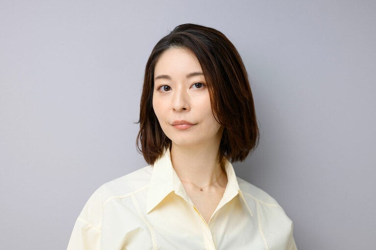 平面顔から立体感溢れる顔に！　唇も厚みが出て、薄幸そうな印象を払拭。