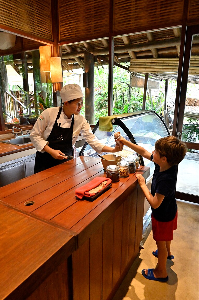 オールデイダイニングの「リビングルーム」には、ジェラートコーナーも併設。