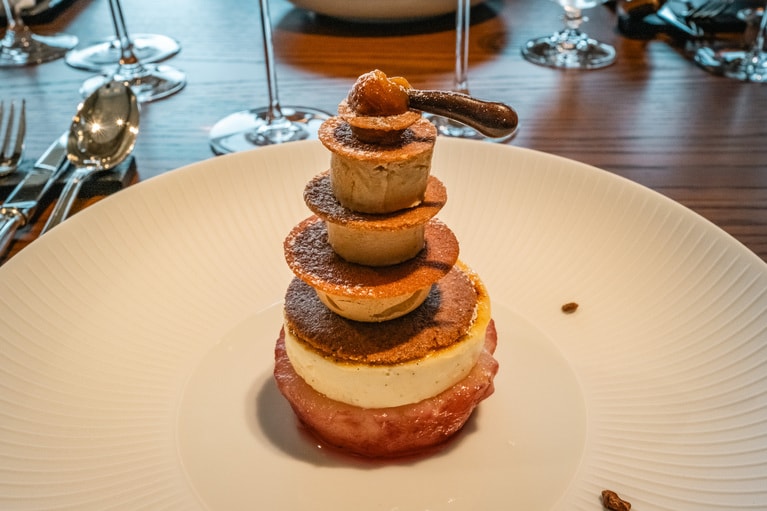 デザートは盛り付けもアーティスティックで美しい。