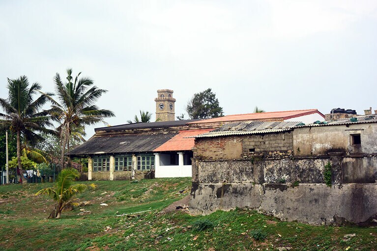 閉鎖された工場らしき建物。