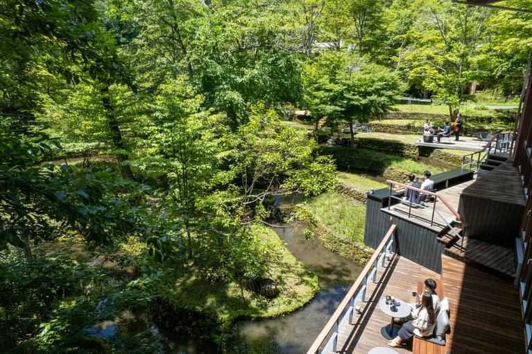「涼風の八つどき」は宿泊者を対象に、7月1日（水）から8月31日（月）までの、13:00から棚田ラウンジで提供される。1名 2,662円（税・サービス料込）で、予約は前日18:00までに公式サイトで行う。
