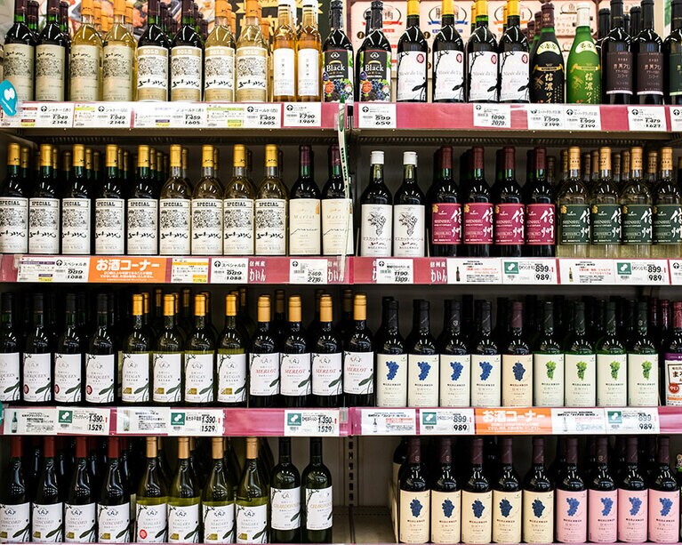 充実のワイン売り場。