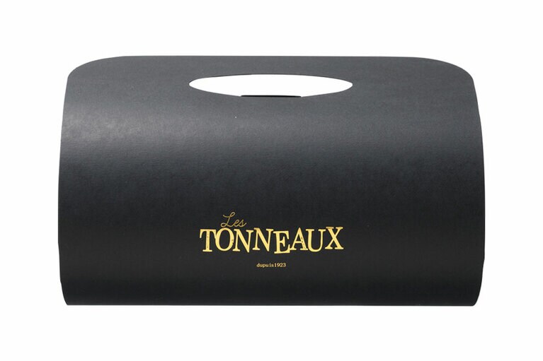 自社輸入ワインに定評のあるビストロの自信作。選び抜いたイタリア産ゴルゴンゾーラ・ピカンテを惜しみなく使っている。　世界一ワインに合うチーズケーキ 4,000円／Les TONNEAUX