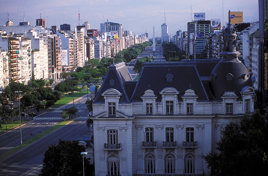 ヨーロッパの影響を受けた歴史ある街並みが美しいブエノスアイレス。