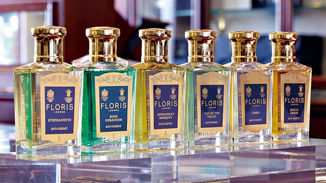 英国王室御用達の「フローリス」で 自分オリジナルの香水を調合する