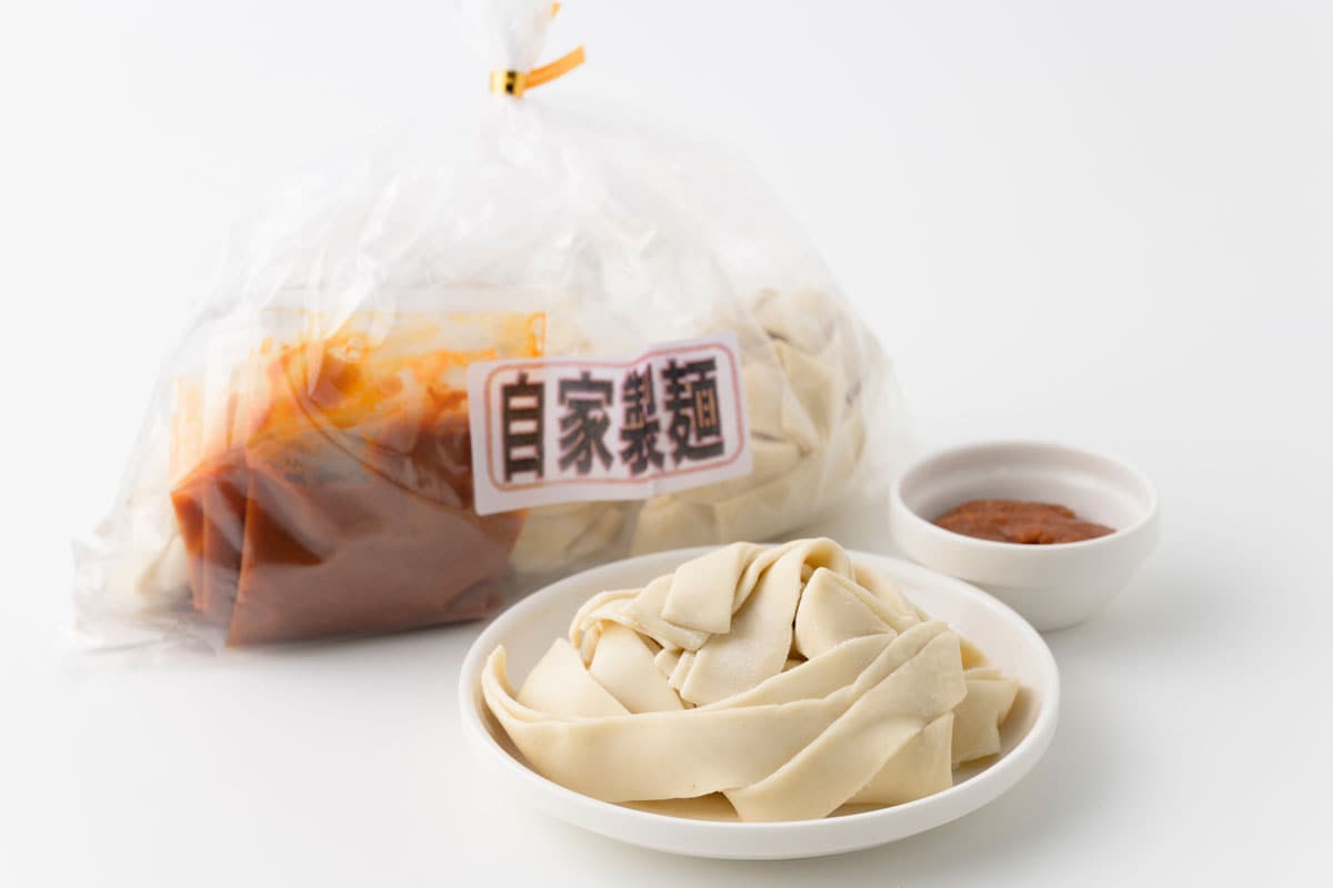 自家製麺ほうとう 900円（3食入り）。