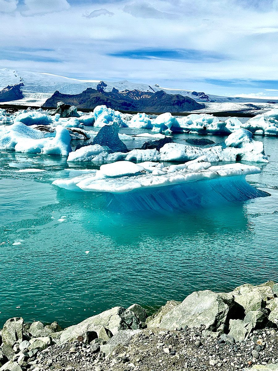 氷の成分は氷、砂、テフラ、気泡。