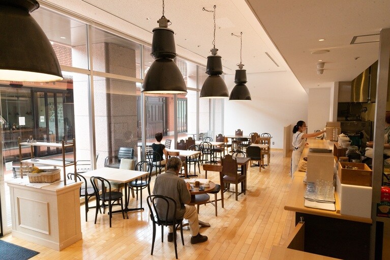 「カフェ フロムトップ」。