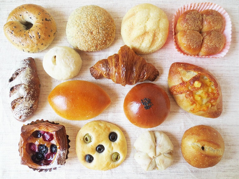 さまざまな種類のパン大集合。