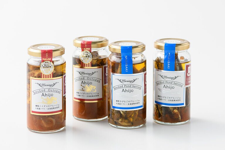 【長崎県】将大の「アヒージョ」左から：燻製イイダコのアヒージョ 1,000円、燻製きびなごのアヒージョ 700円(各120g)。