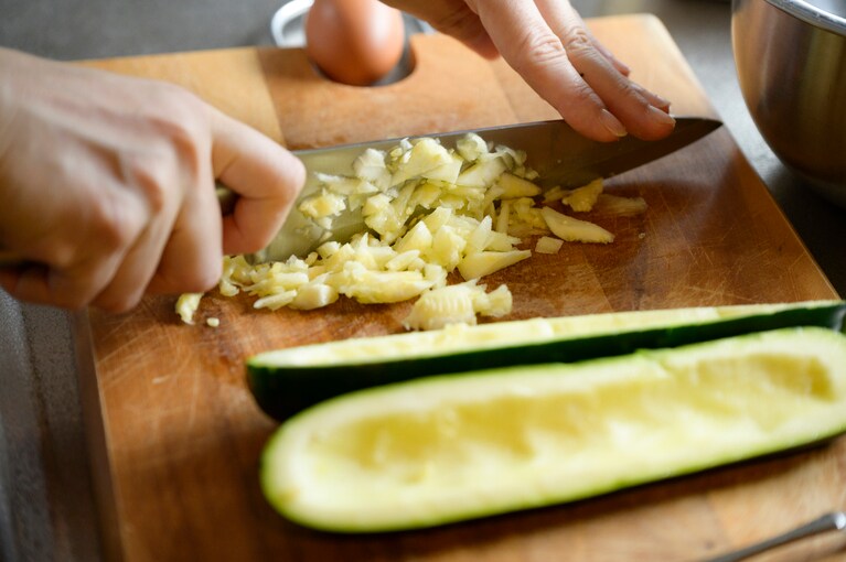 くり抜いた部分も具に。