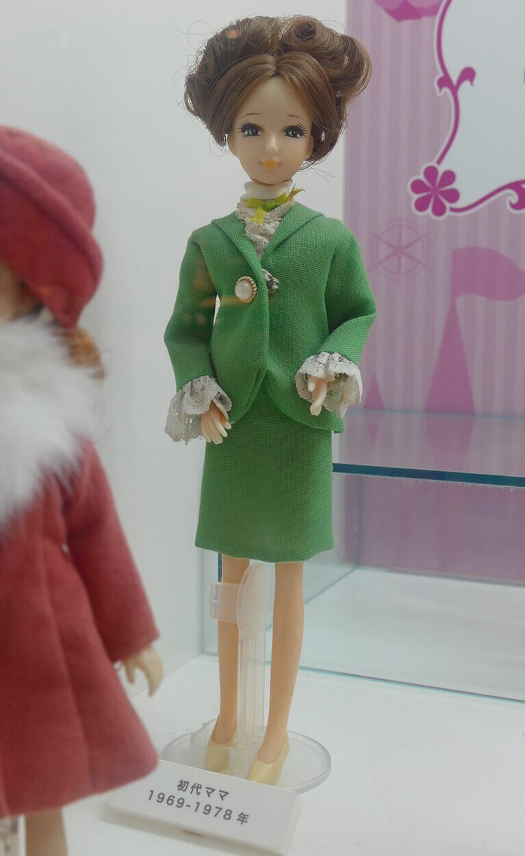 クールビューティーな織江ママ。