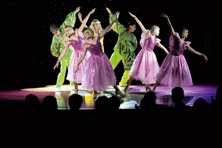 飛鳥クルーズオリジナルのショー。