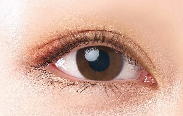 明るくて自然、かつ大きい目に。