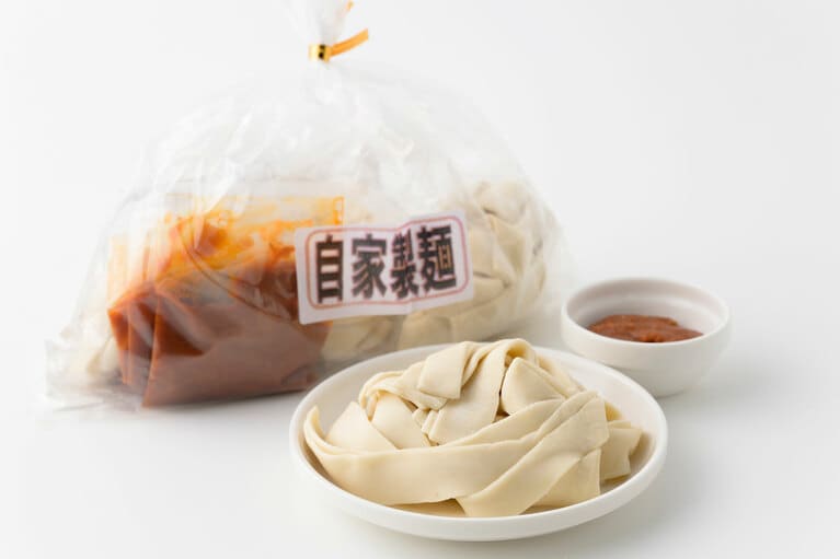 自家製麺ほうとう 900円（3食入り）。