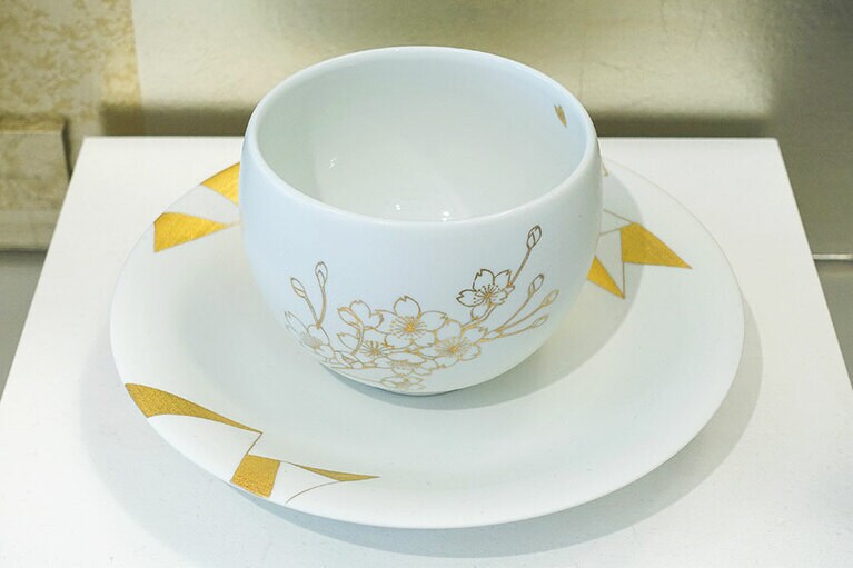 WAN サクラ 7,150円(税込)、プレート18 11,000円(税込)。