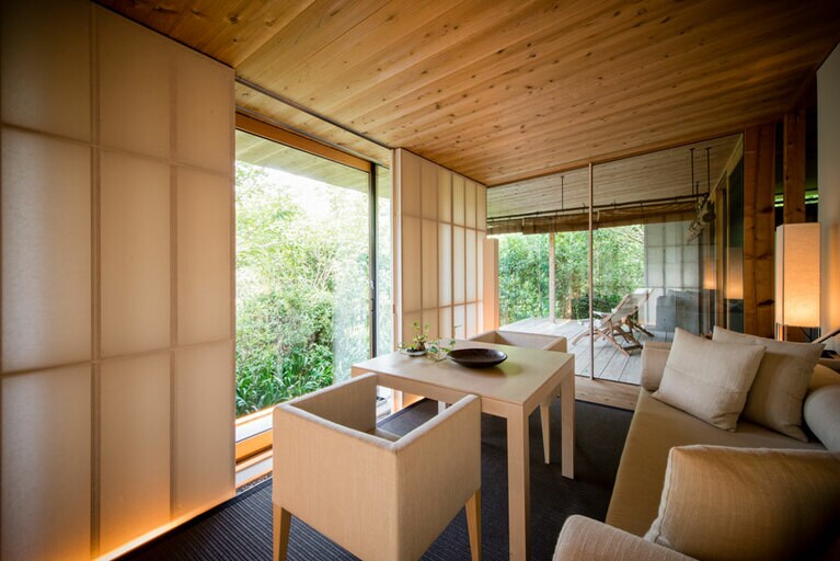 オーベルジュ内子［愛媛／大登温泉］プライベートヴィラ リビング。