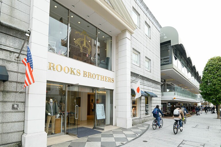 名店が軒を並べる元町ショッピングストリート。